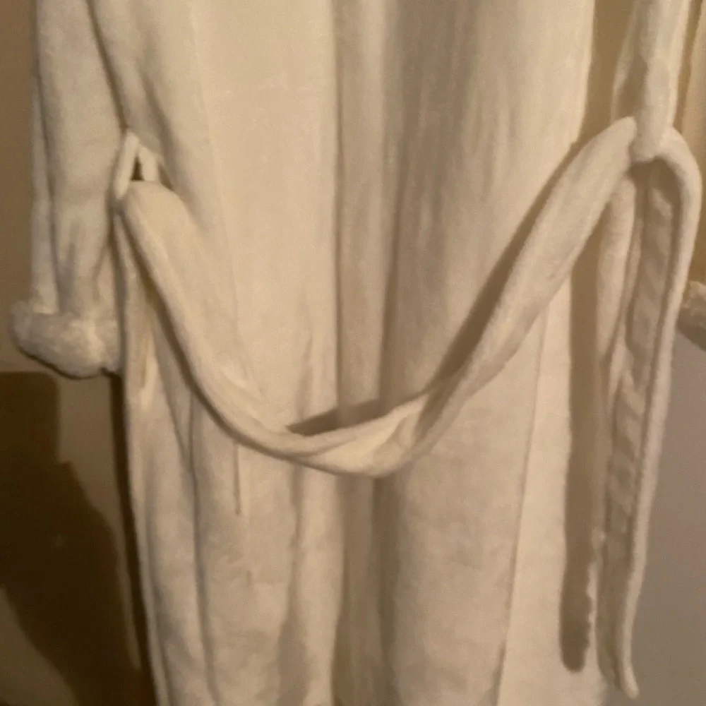 Hooded robe - Picture 4 of 7